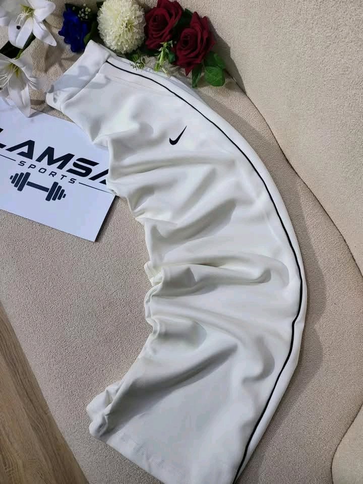 سروال رياضي ابيض